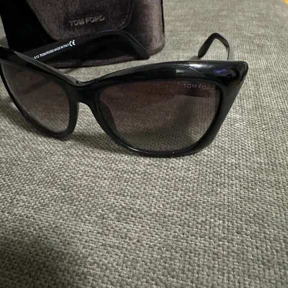 Tom Ford Lana Cat Eye Sunglasses. - Picture 7 of 7